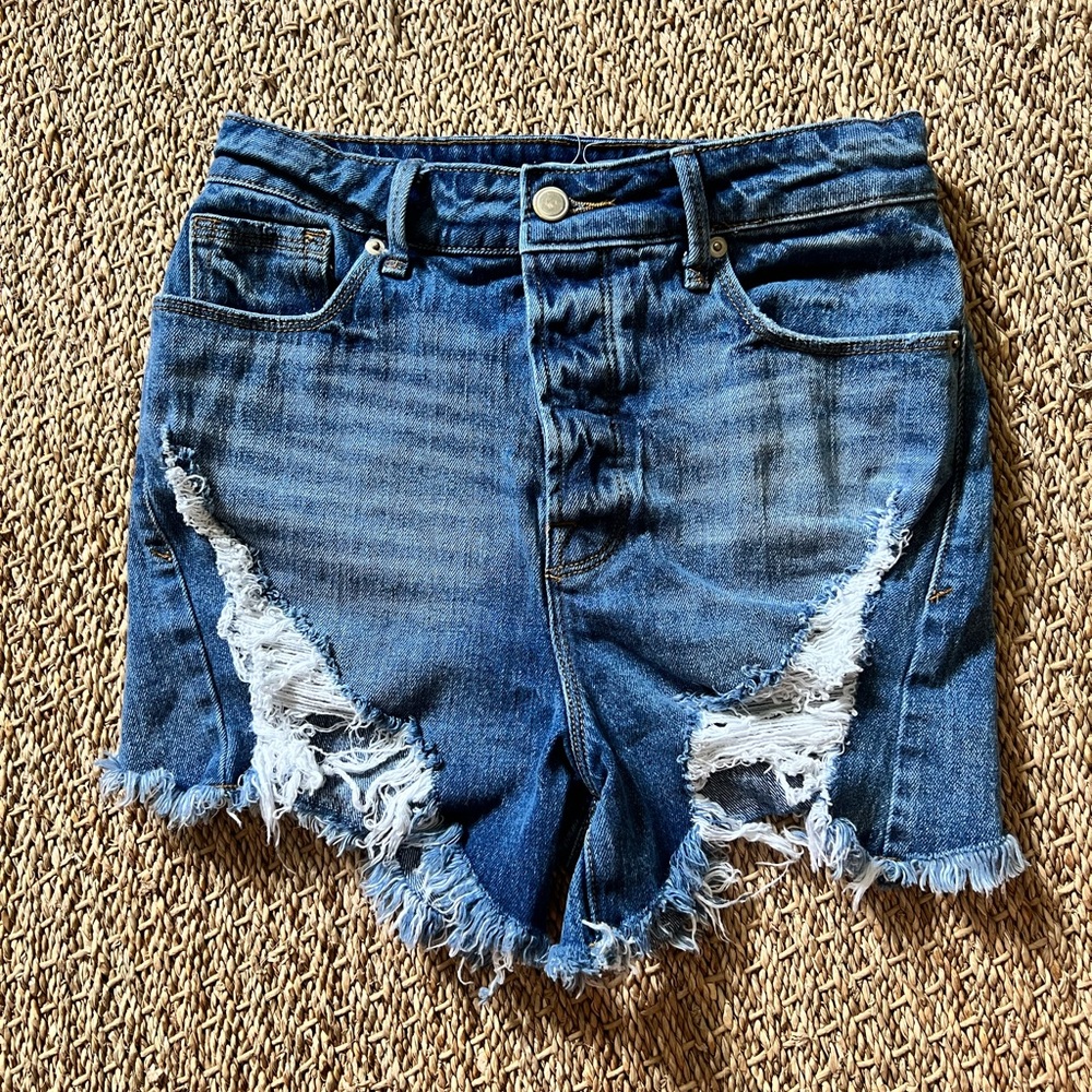 Good American bombshell denim shorts